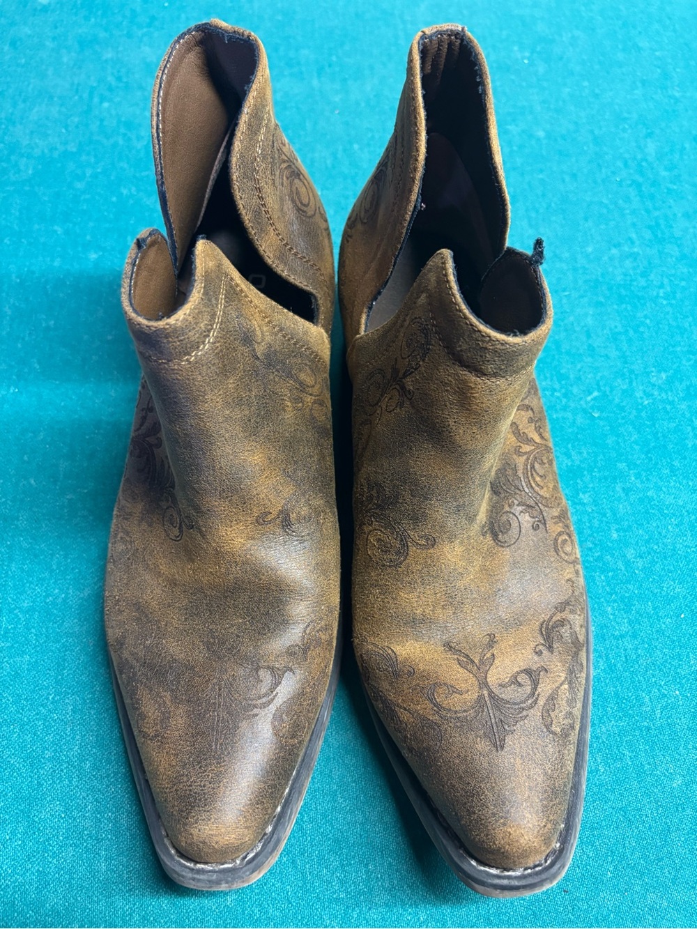 Roper Women's Brown Distressed Leather Ankle Boots